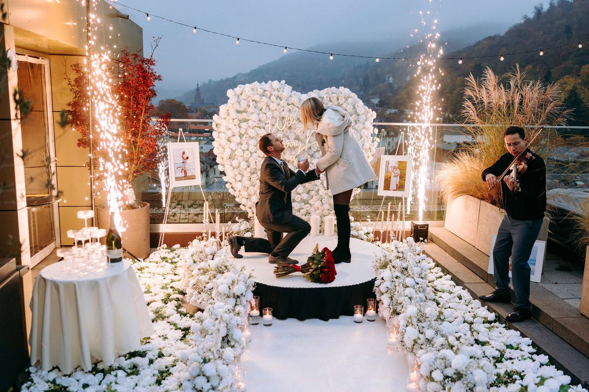 Heiratsantrag Heidelberg Schloss Rooftop weißes Herz Live-Geige